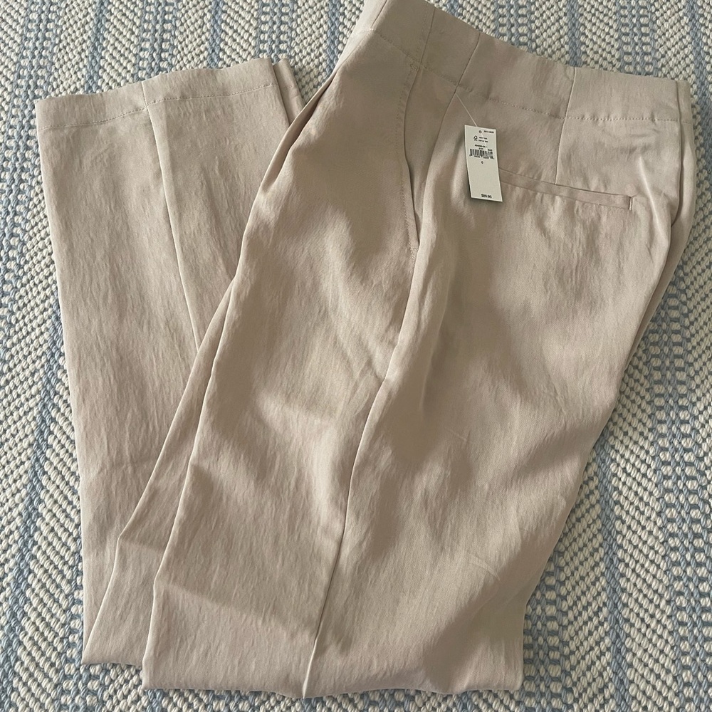 NWT gap trousers.